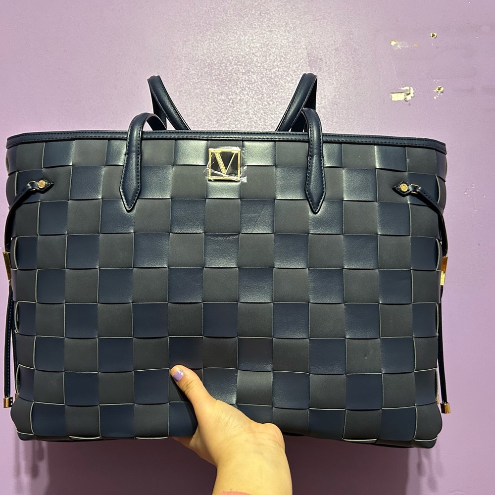MEDIUM SIZE WOVEN DARK BLUE HAND BAG/PURSE